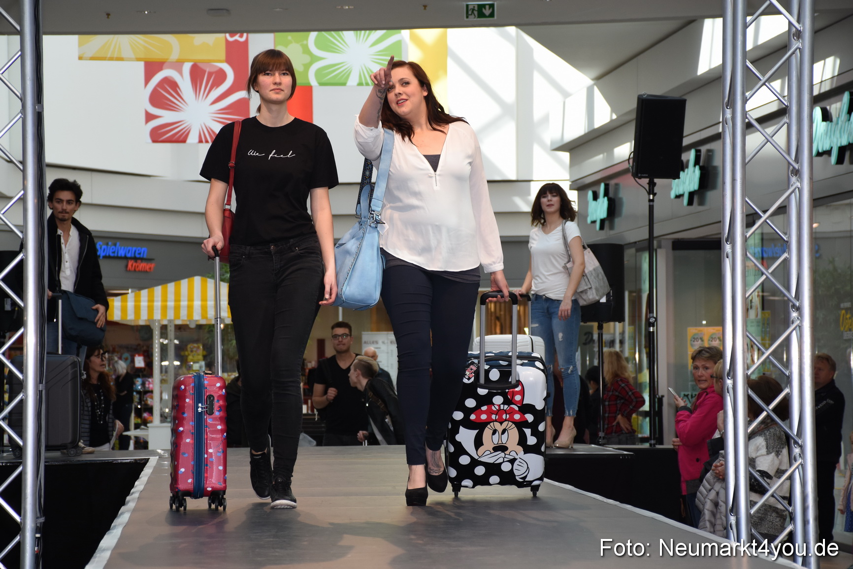 Modenschau NeuerMarkt Fruehjahr 2017 0158