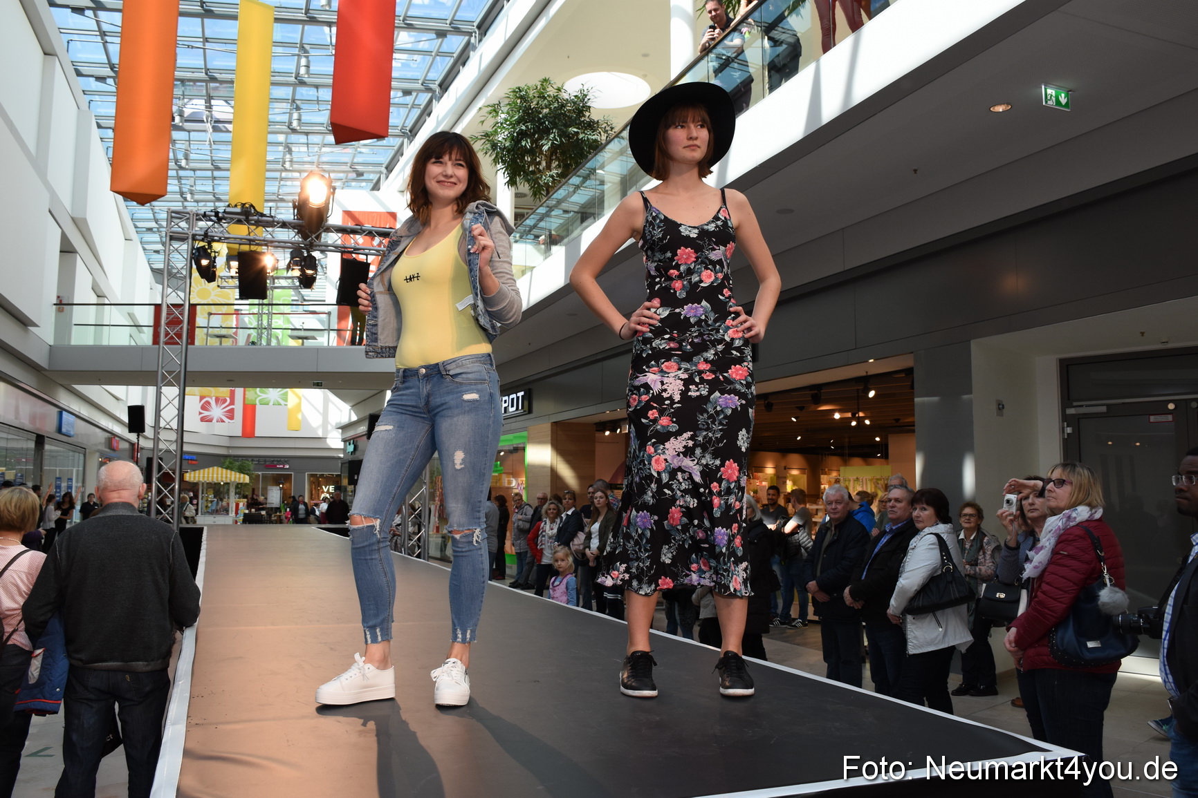 Modenschau NeuerMarkt Fruehjahr 2017 0173