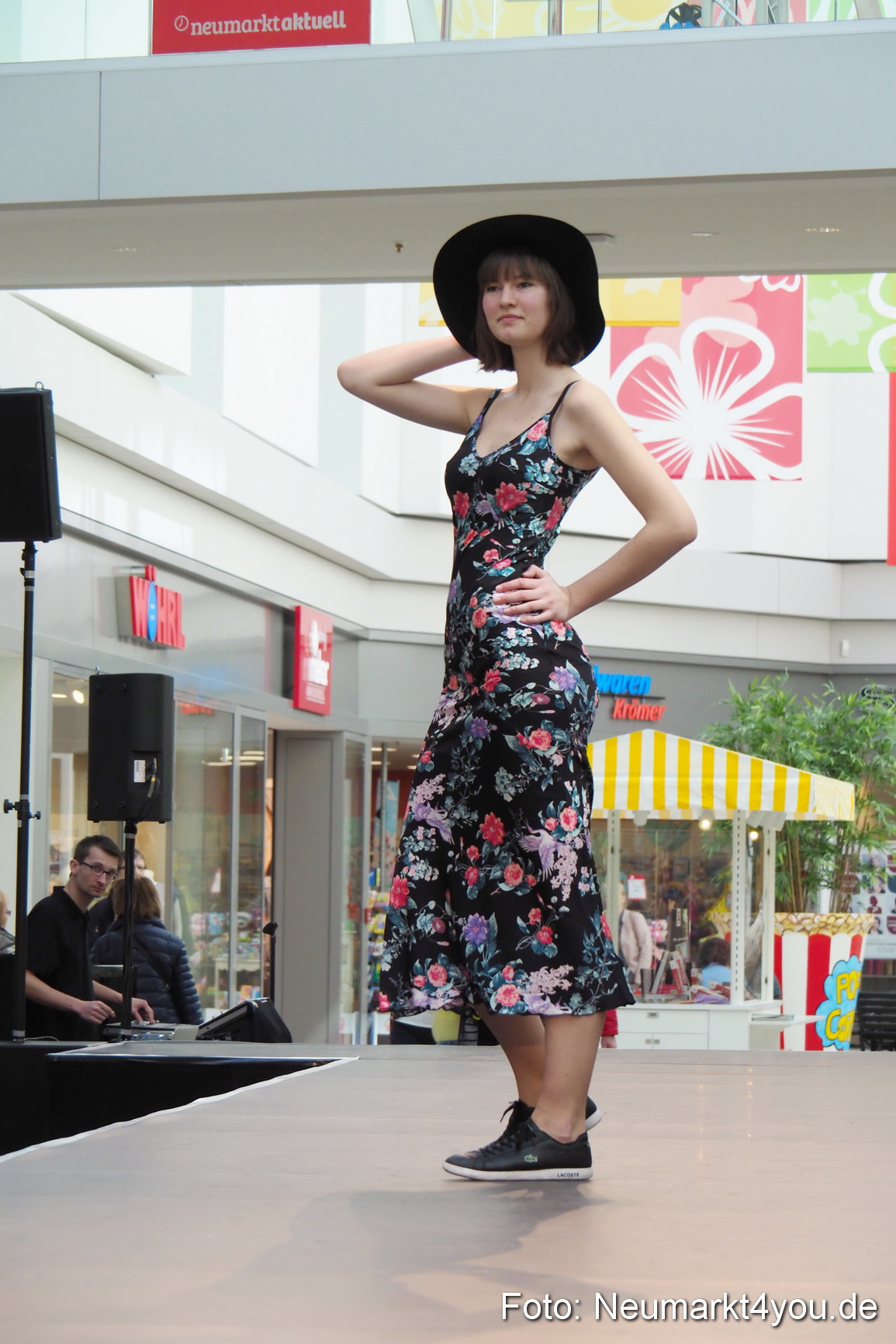 Modenschau NeuerMarkt Fruehjahr 2017 0176