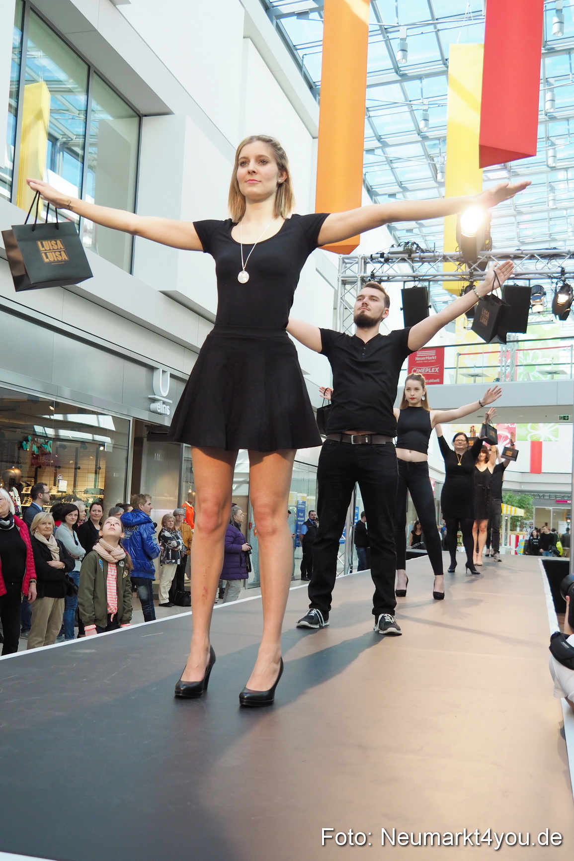 Modenschau NeuerMarkt Fruehjahr 2017 0183