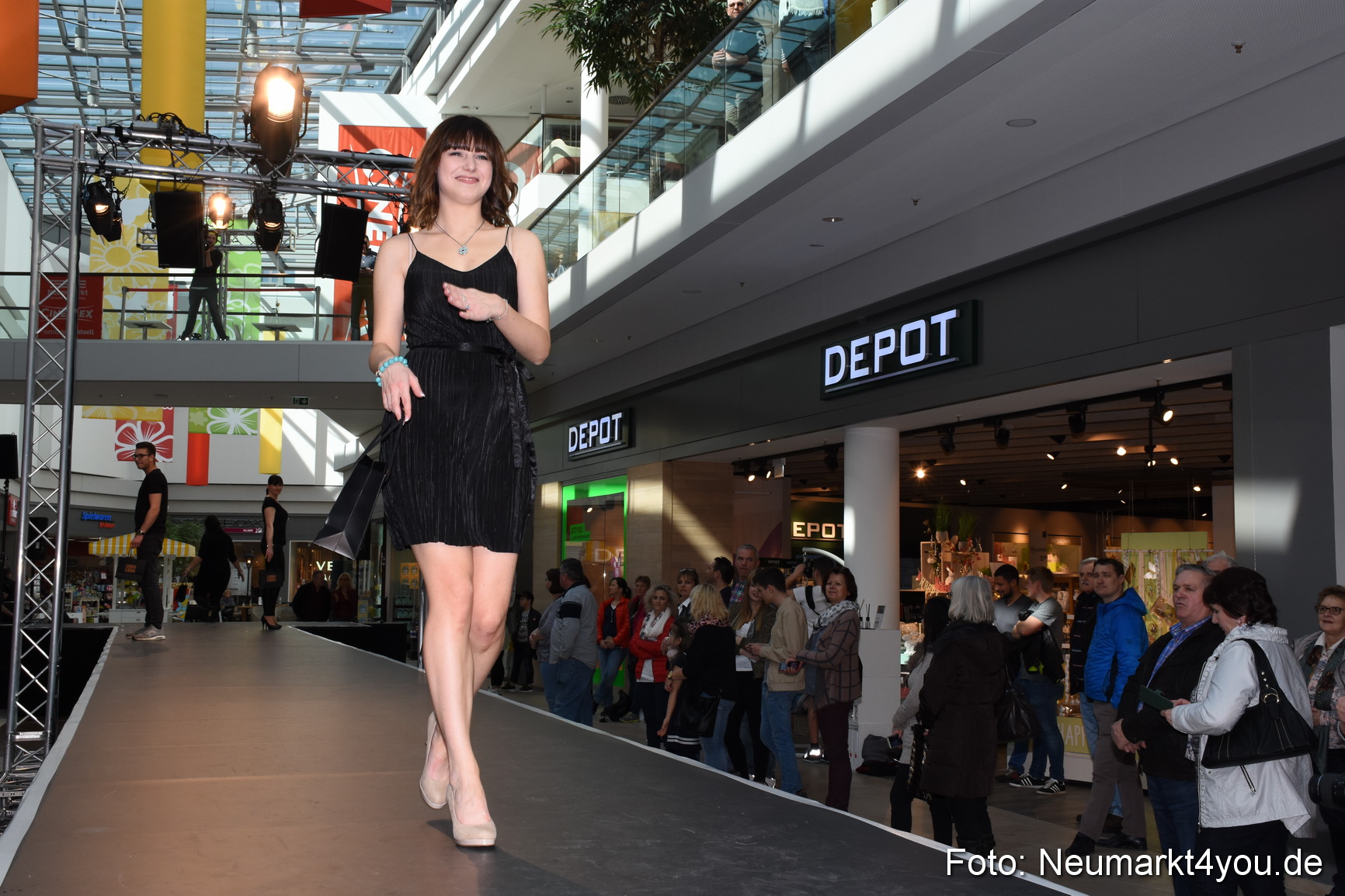 Modenschau NeuerMarkt Fruehjahr 2017 0187