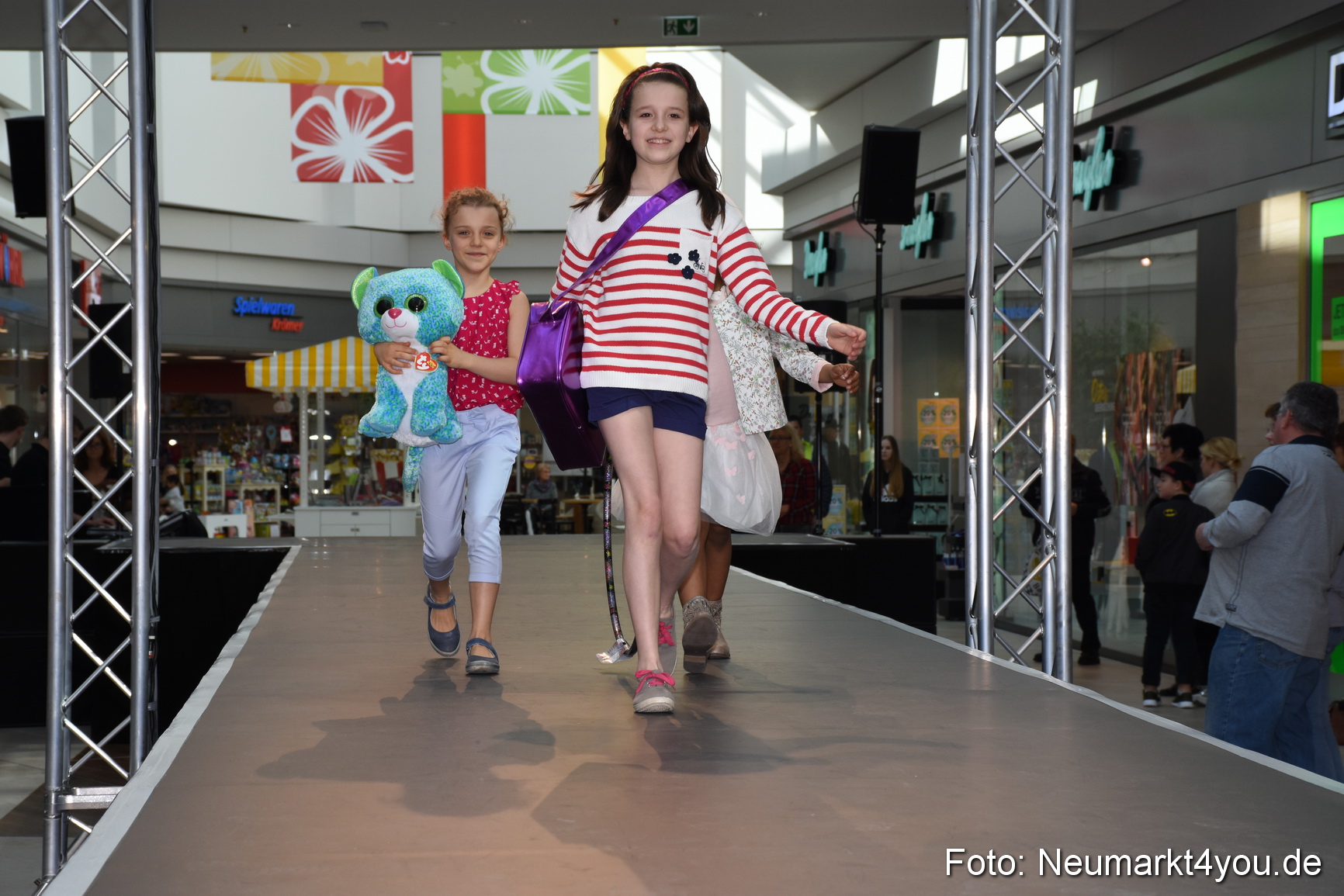 Modenschau NeuerMarkt Fruehjahr 2017 0191