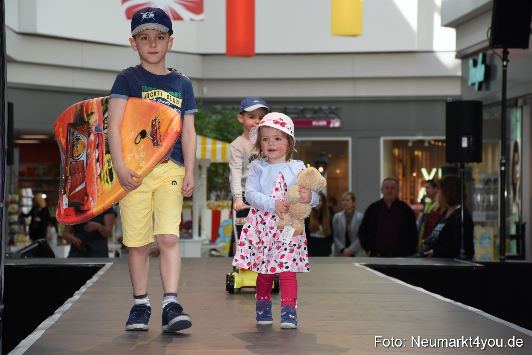 Modenschau NeuerMarkt Fruehjahr 2017 0194