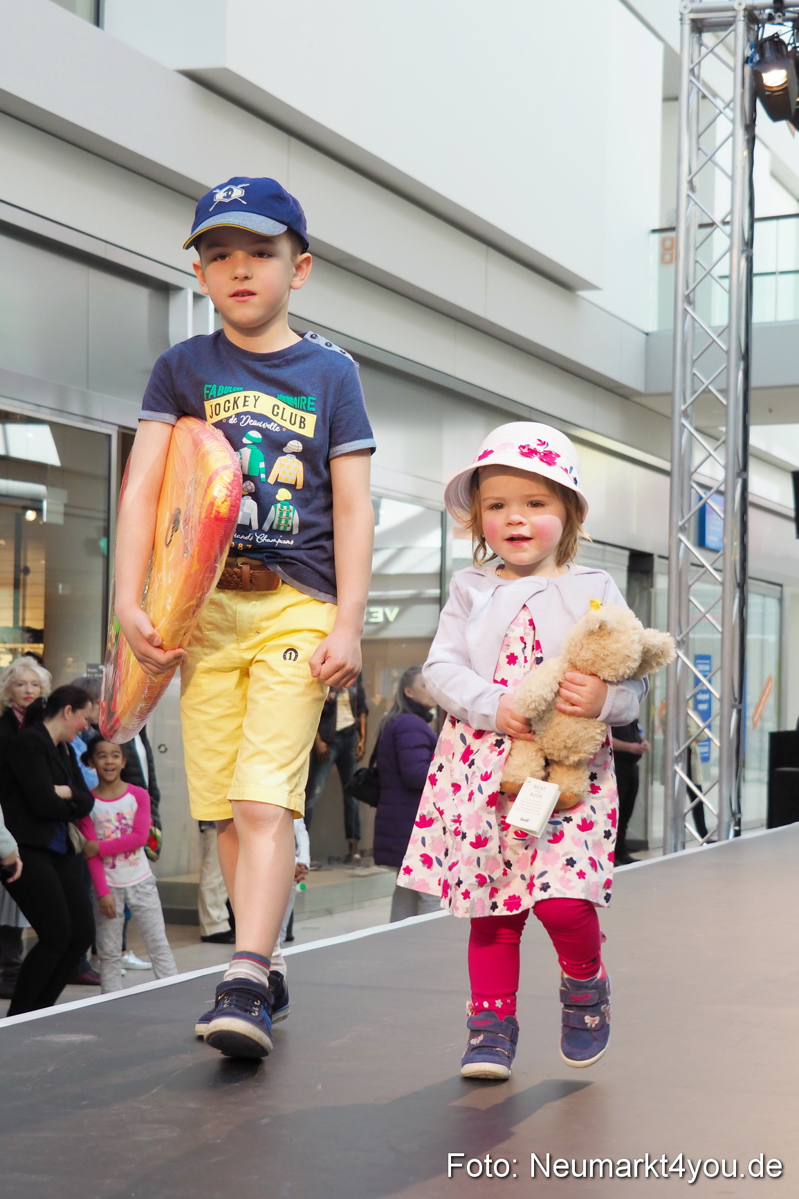 Modenschau NeuerMarkt Fruehjahr 2017 0195