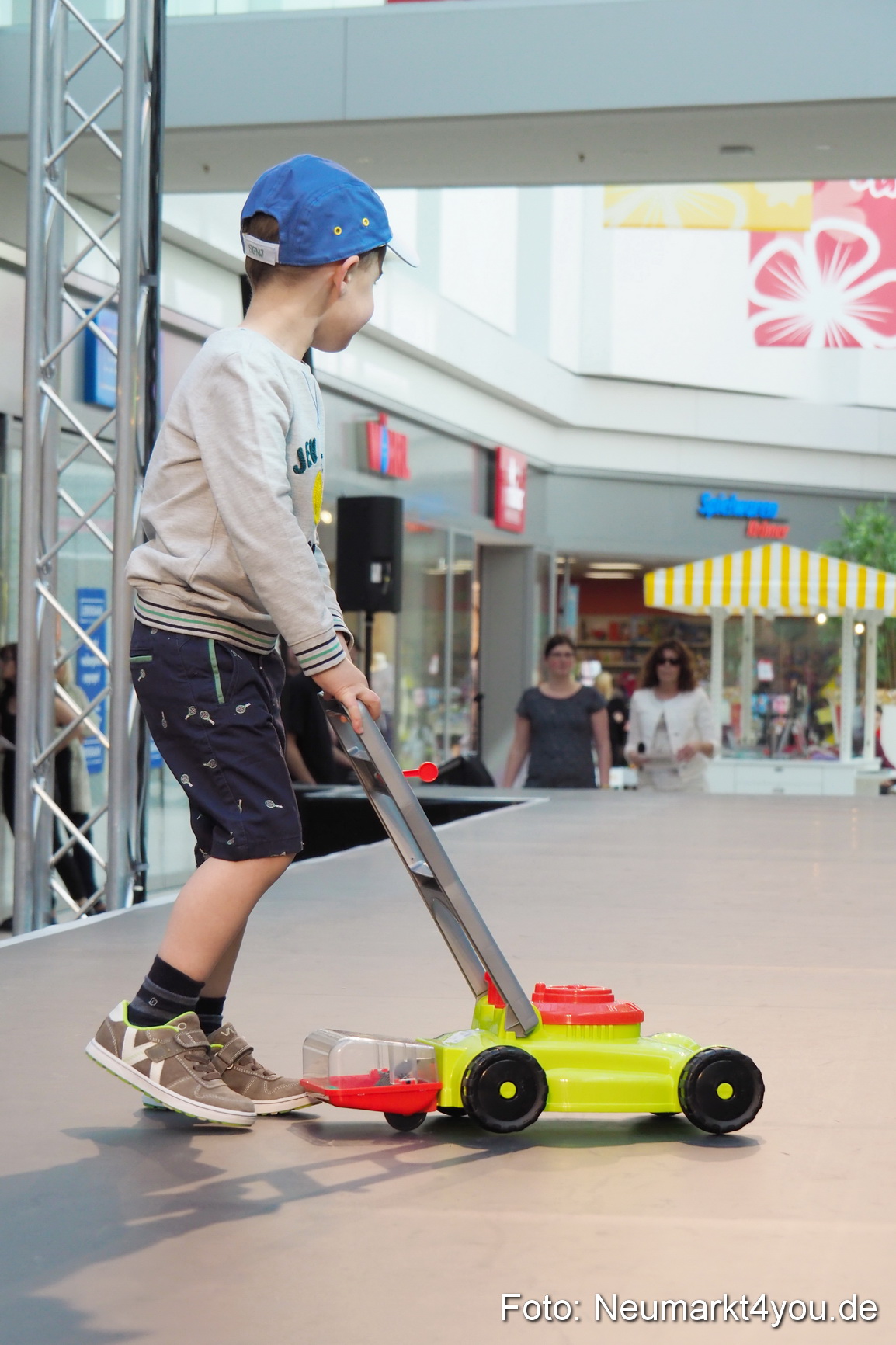 Modenschau NeuerMarkt Fruehjahr 2017 0196