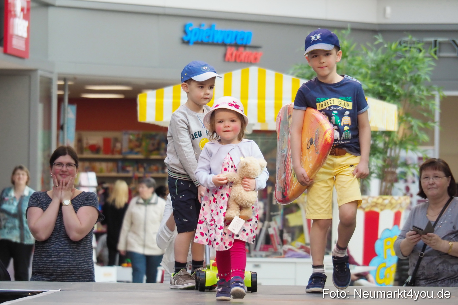 Modenschau NeuerMarkt Fruehjahr 2017 0197