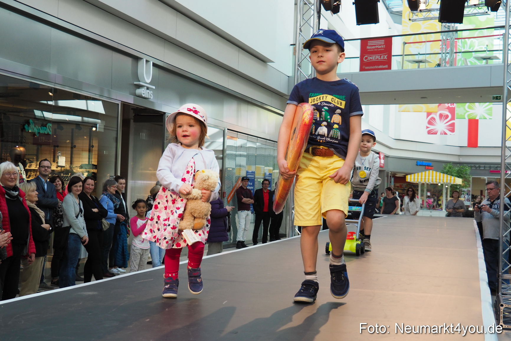 Modenschau NeuerMarkt Fruehjahr 2017 0199