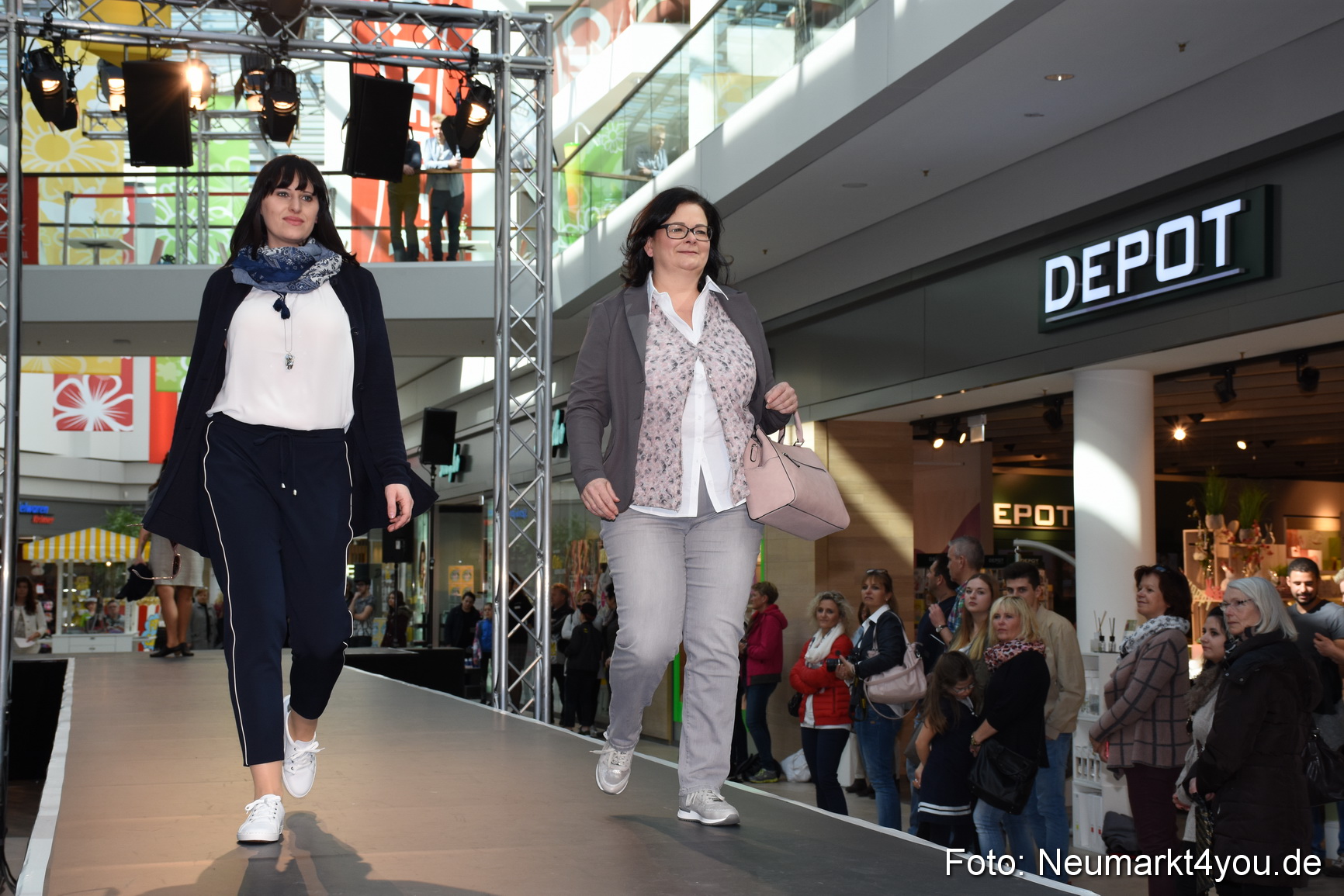 Modenschau NeuerMarkt Fruehjahr 2017 0223