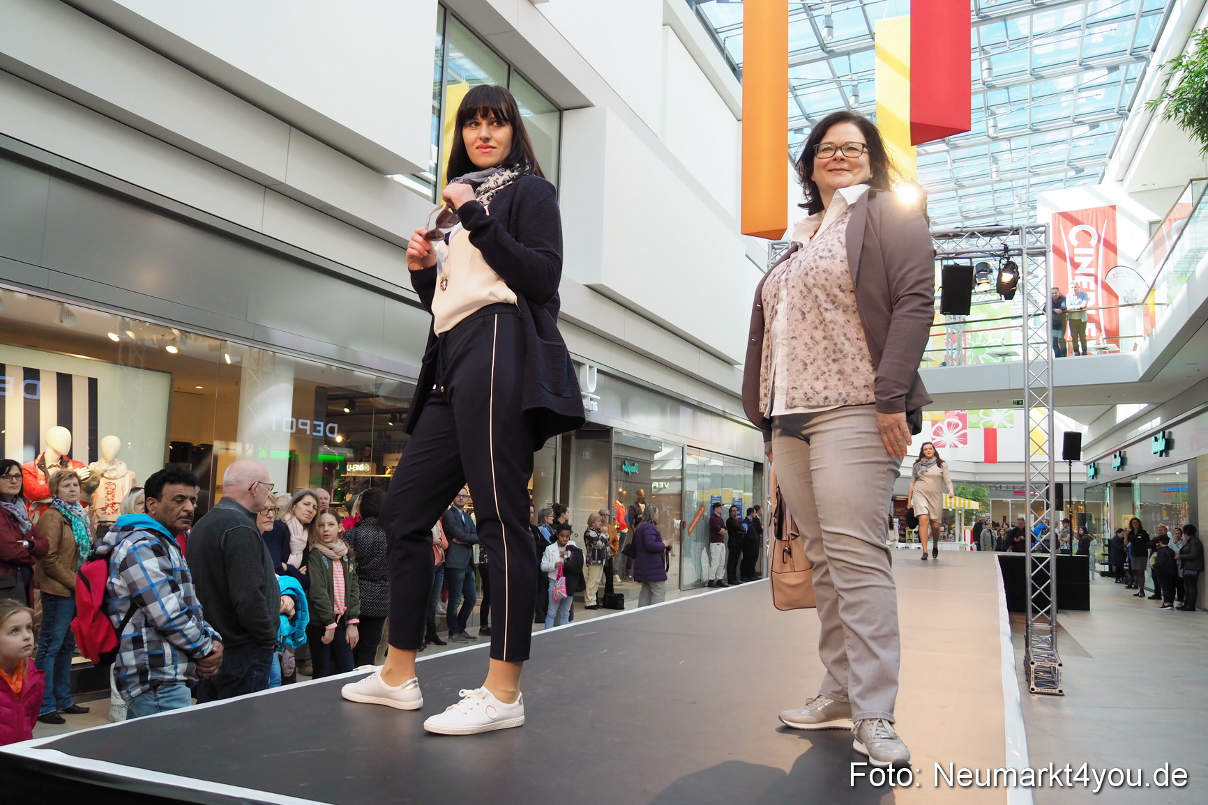 Modenschau NeuerMarkt Fruehjahr 2017 0224