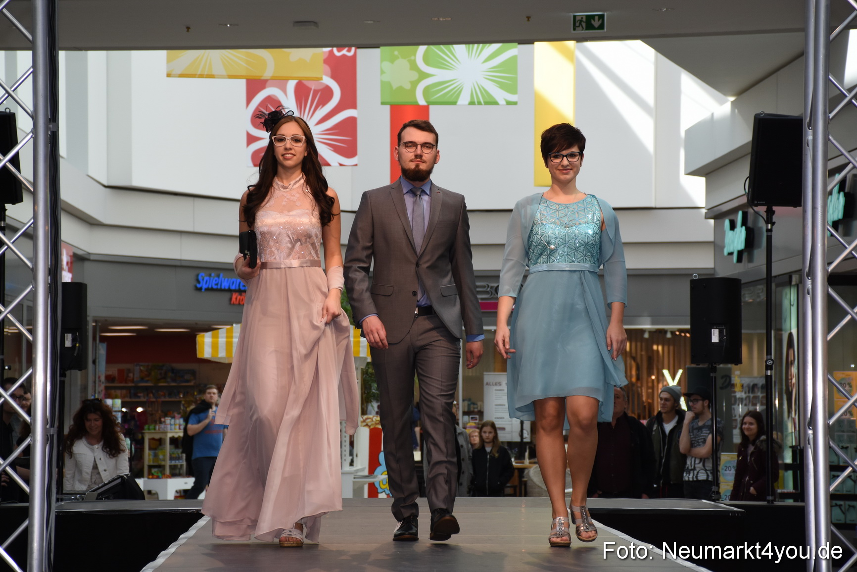 Modenschau NeuerMarkt Fruehjahr 2017 0226