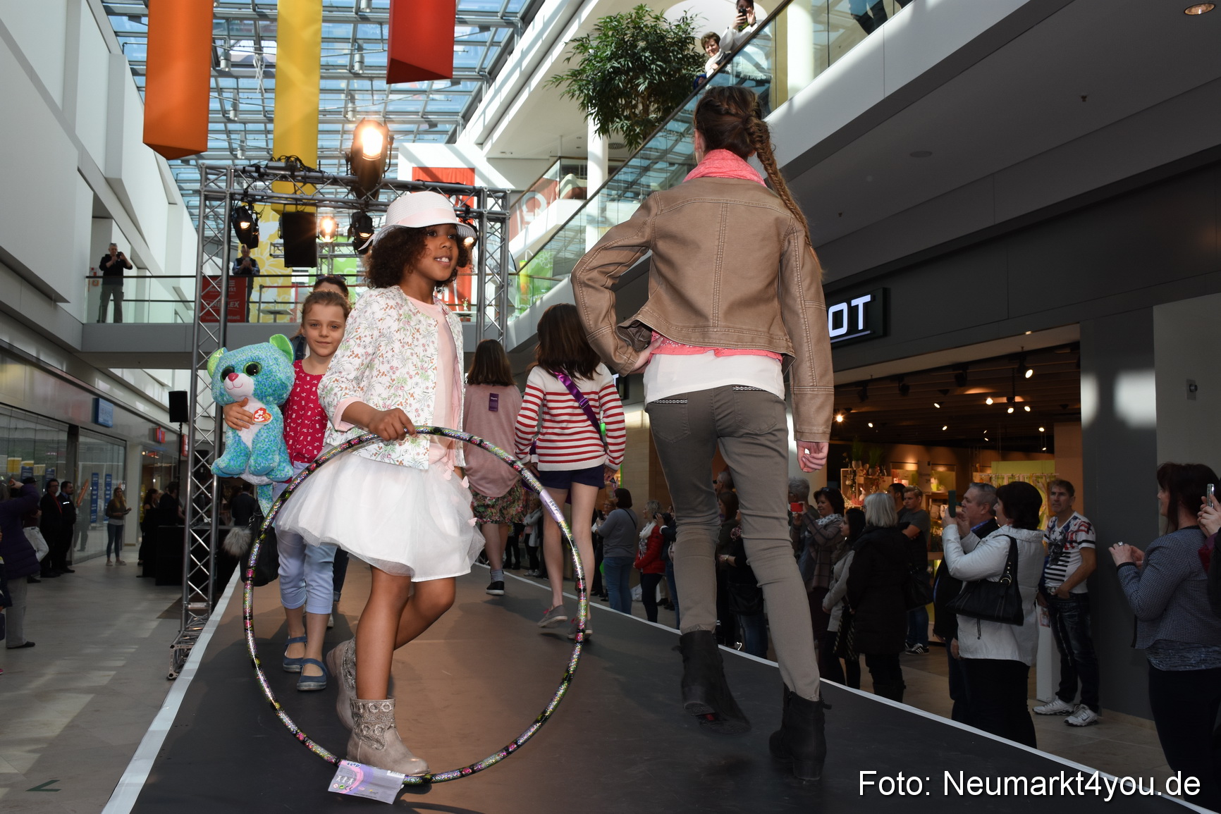 Modenschau NeuerMarkt Fruehjahr 2017 0233