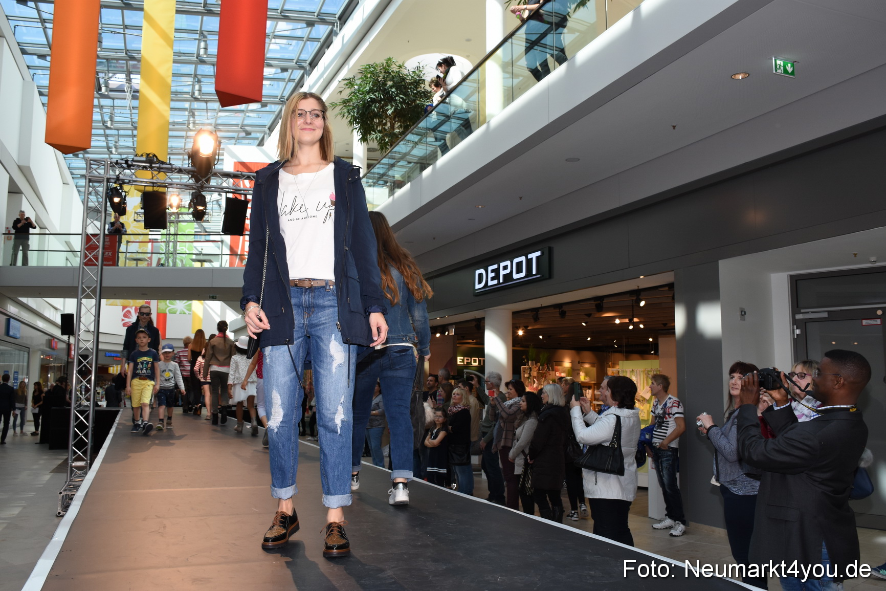 Modenschau NeuerMarkt Fruehjahr 2017 0234