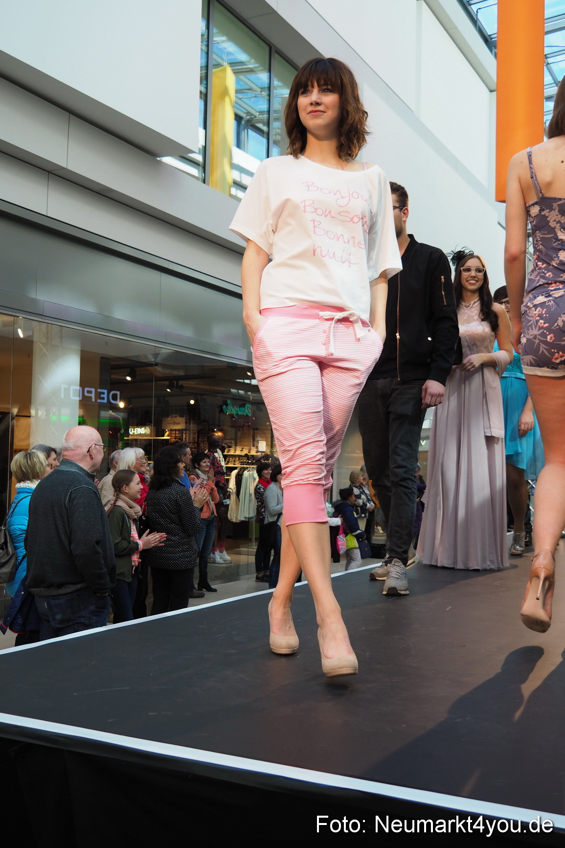 Modenschau NeuerMarkt Fruehjahr 2017 0237