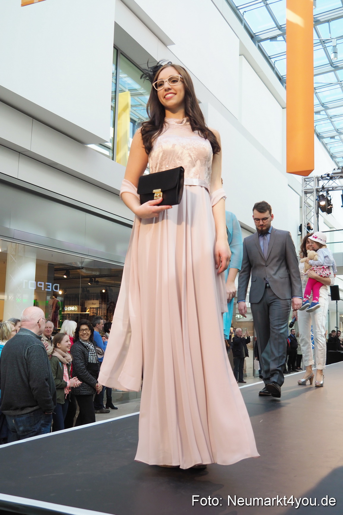 Modenschau NeuerMarkt Fruehjahr 2017 0238