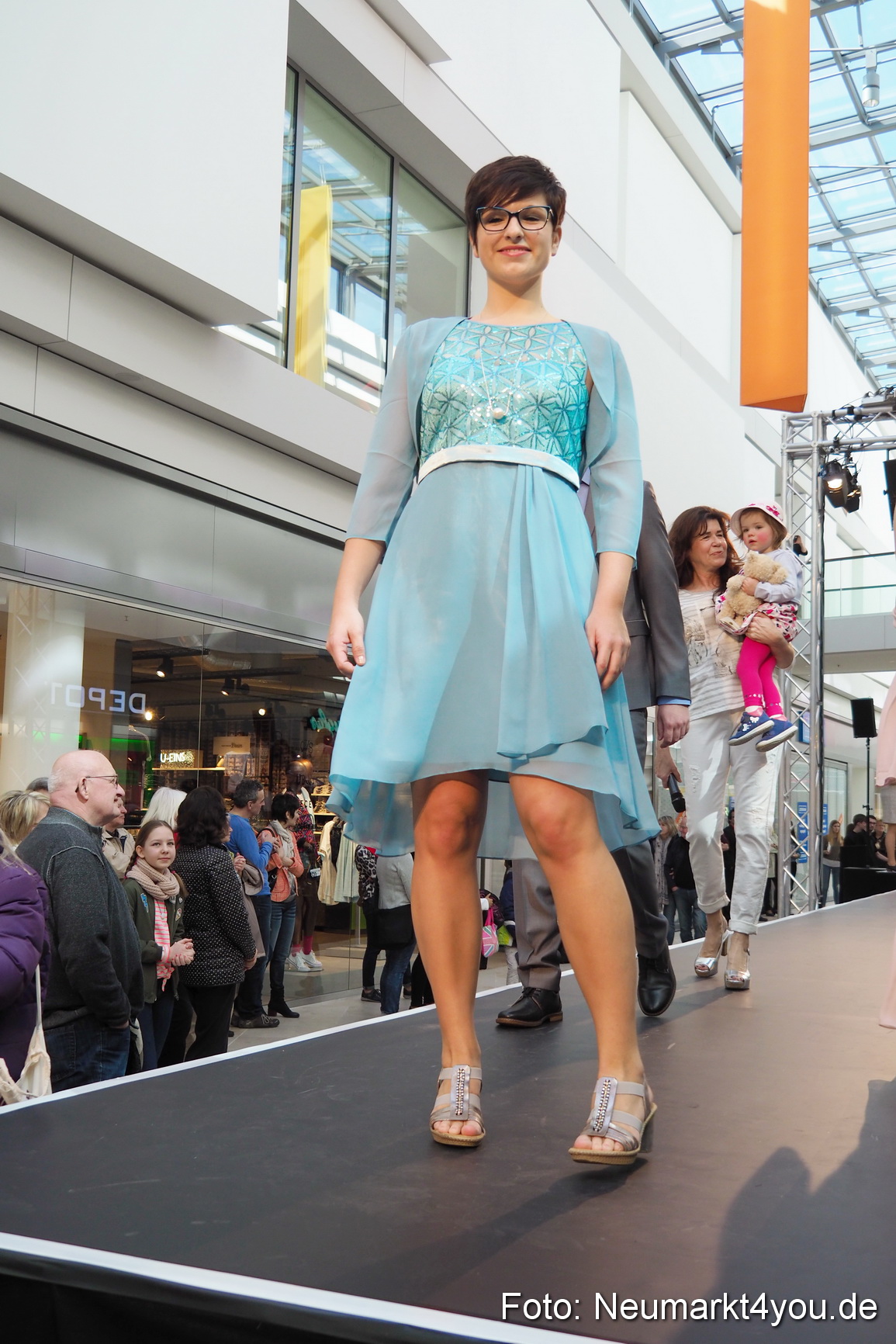 Modenschau NeuerMarkt Fruehjahr 2017 0240