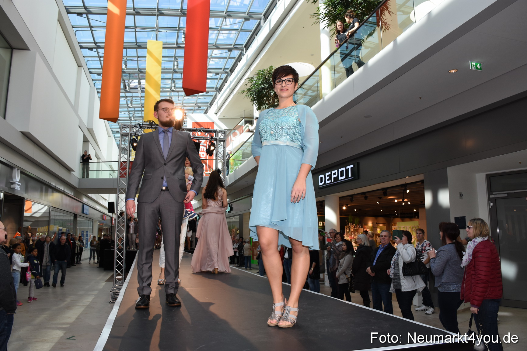 Modenschau NeuerMarkt Fruehjahr 2017 0241