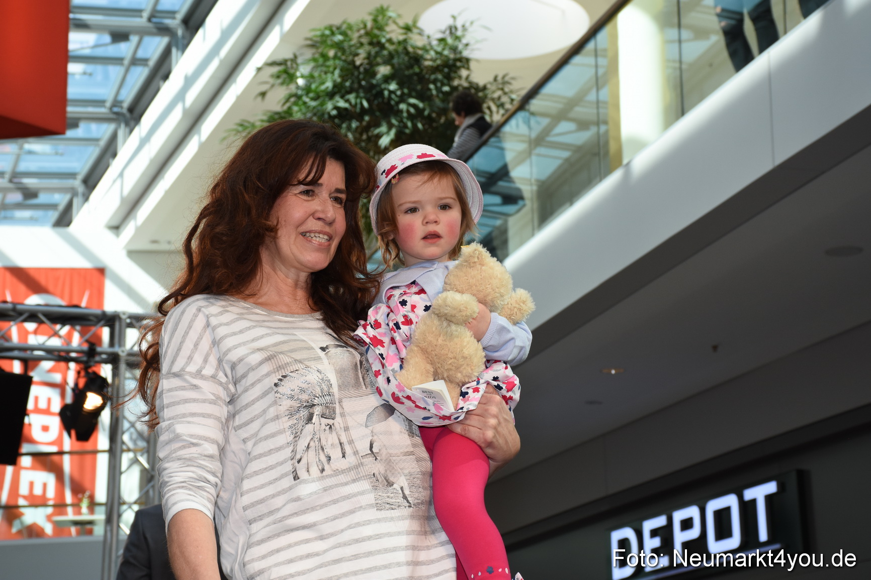 Modenschau NeuerMarkt Fruehjahr 2017 0244