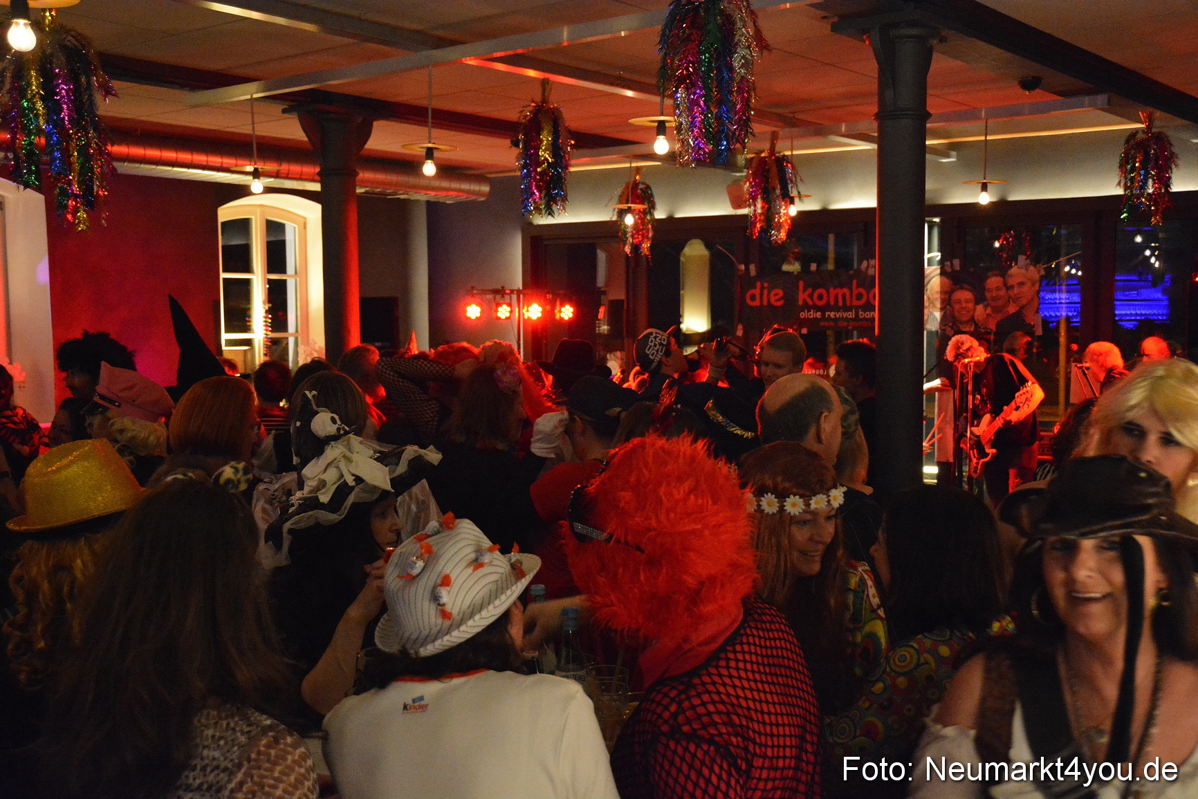 Weiberfasching Neumarkt 230217 0018