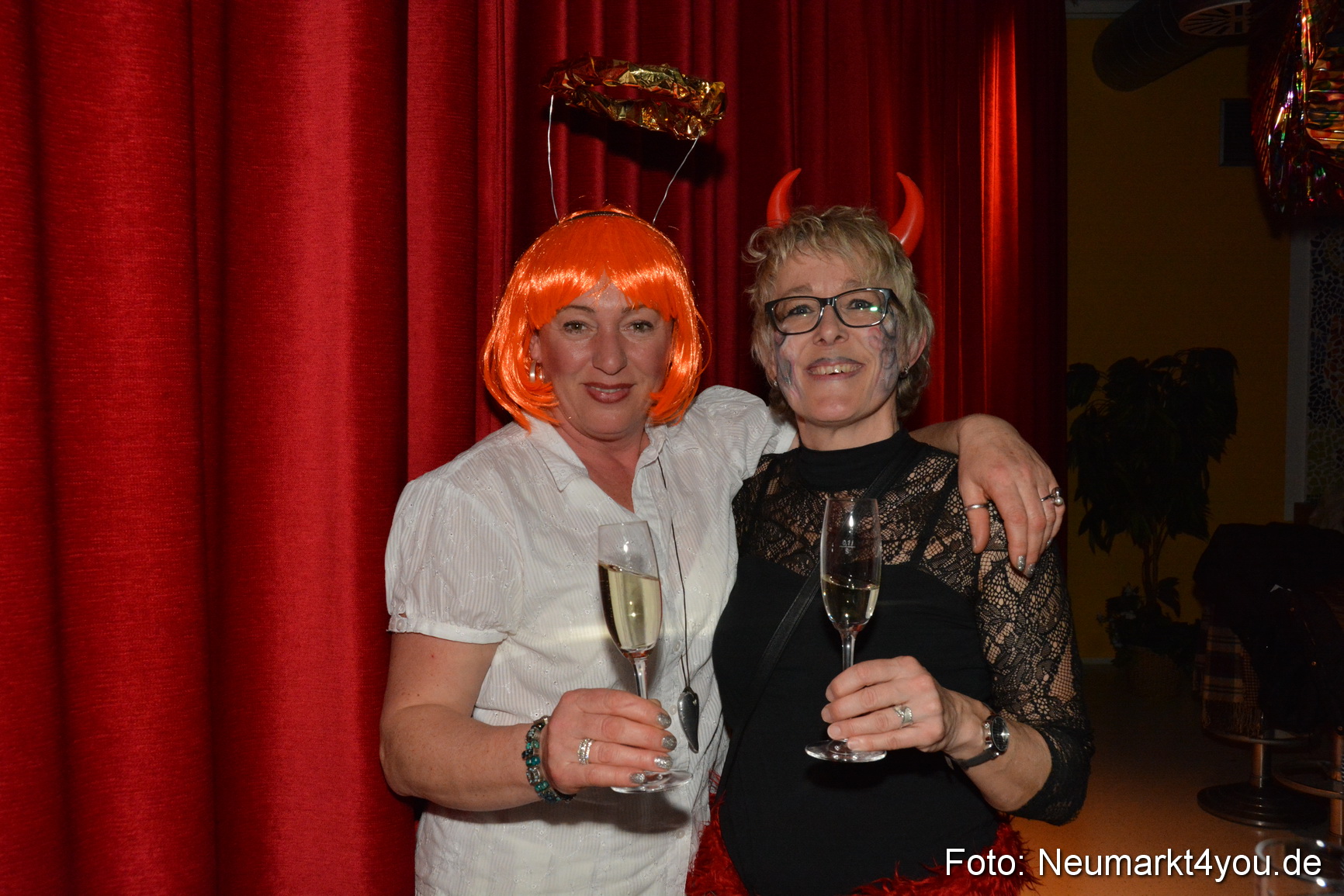 Weiberfasching Neumarkt 230217 0037