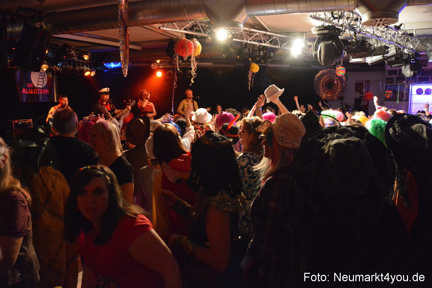 Weiberfasching Neumarkt 230217 0038