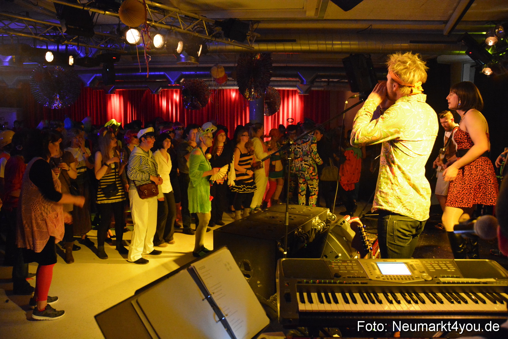 Weiberfasching Neumarkt 230217 0049