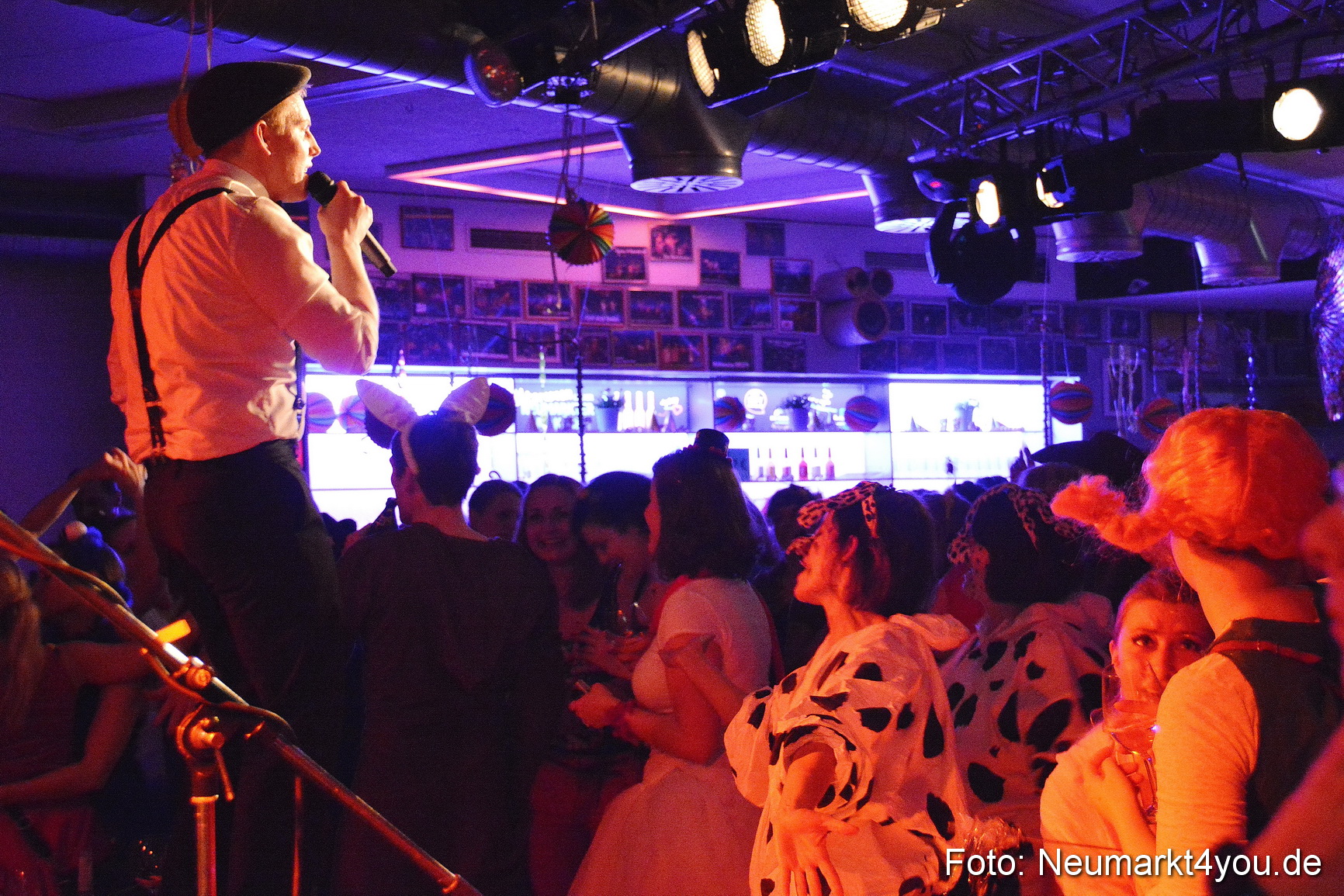 Weiberfasching Neumarkt 230217 0072