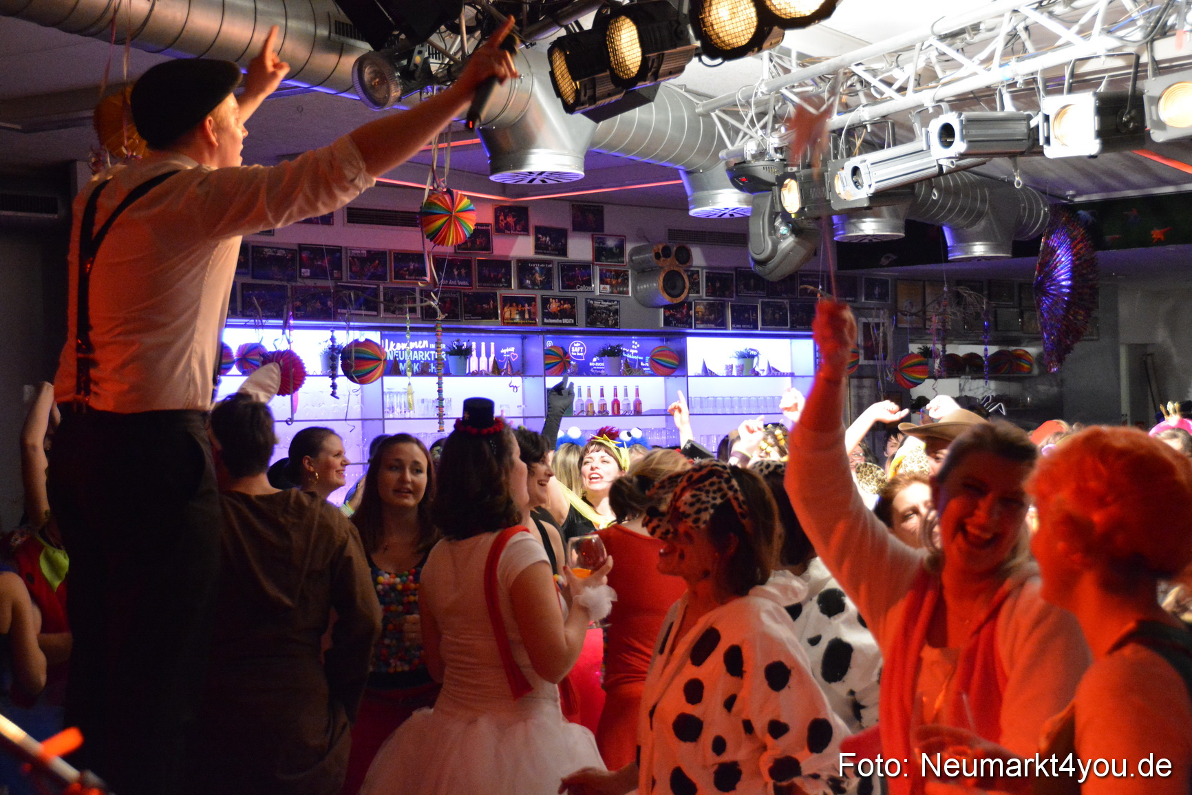 Weiberfasching Neumarkt 230217 0073