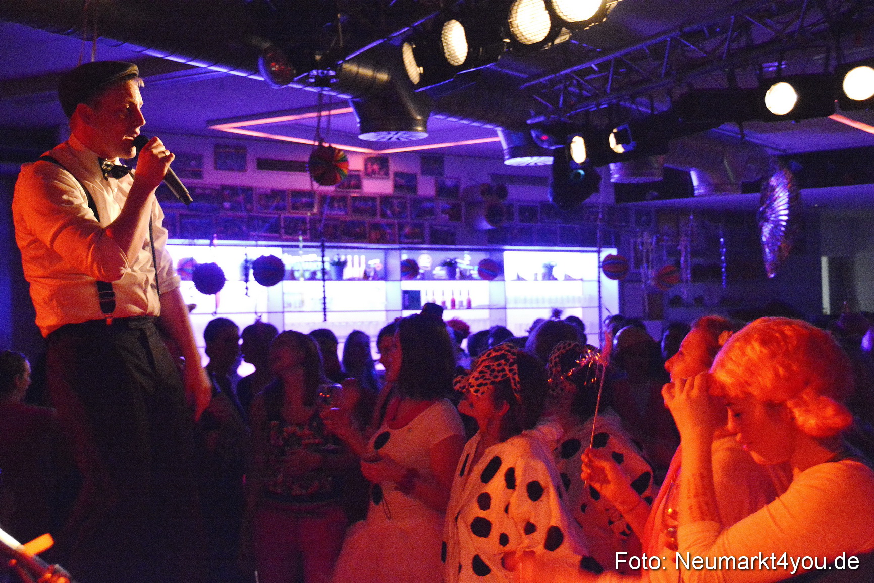 Weiberfasching Neumarkt 230217 0074