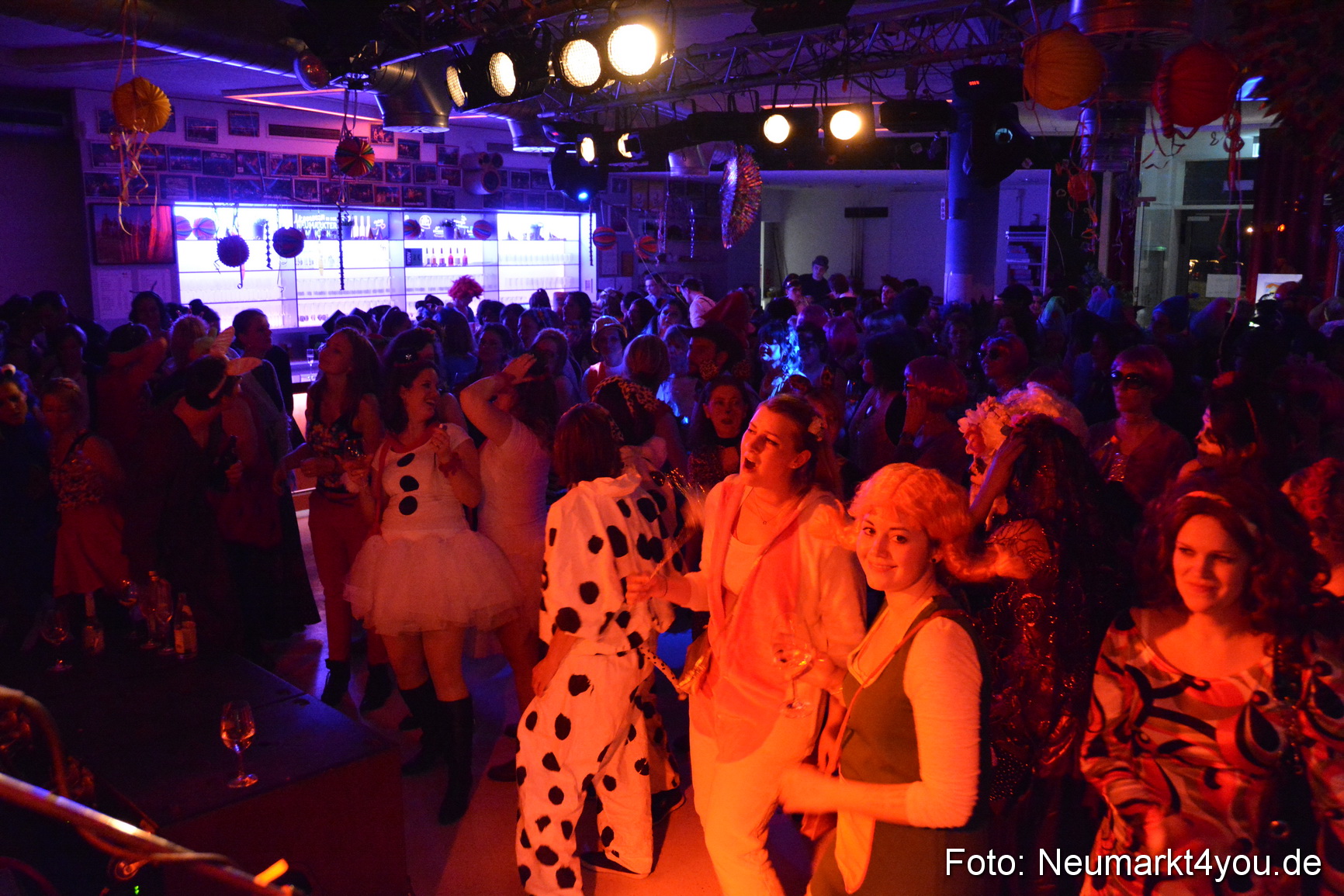 Weiberfasching Neumarkt 230217 0075