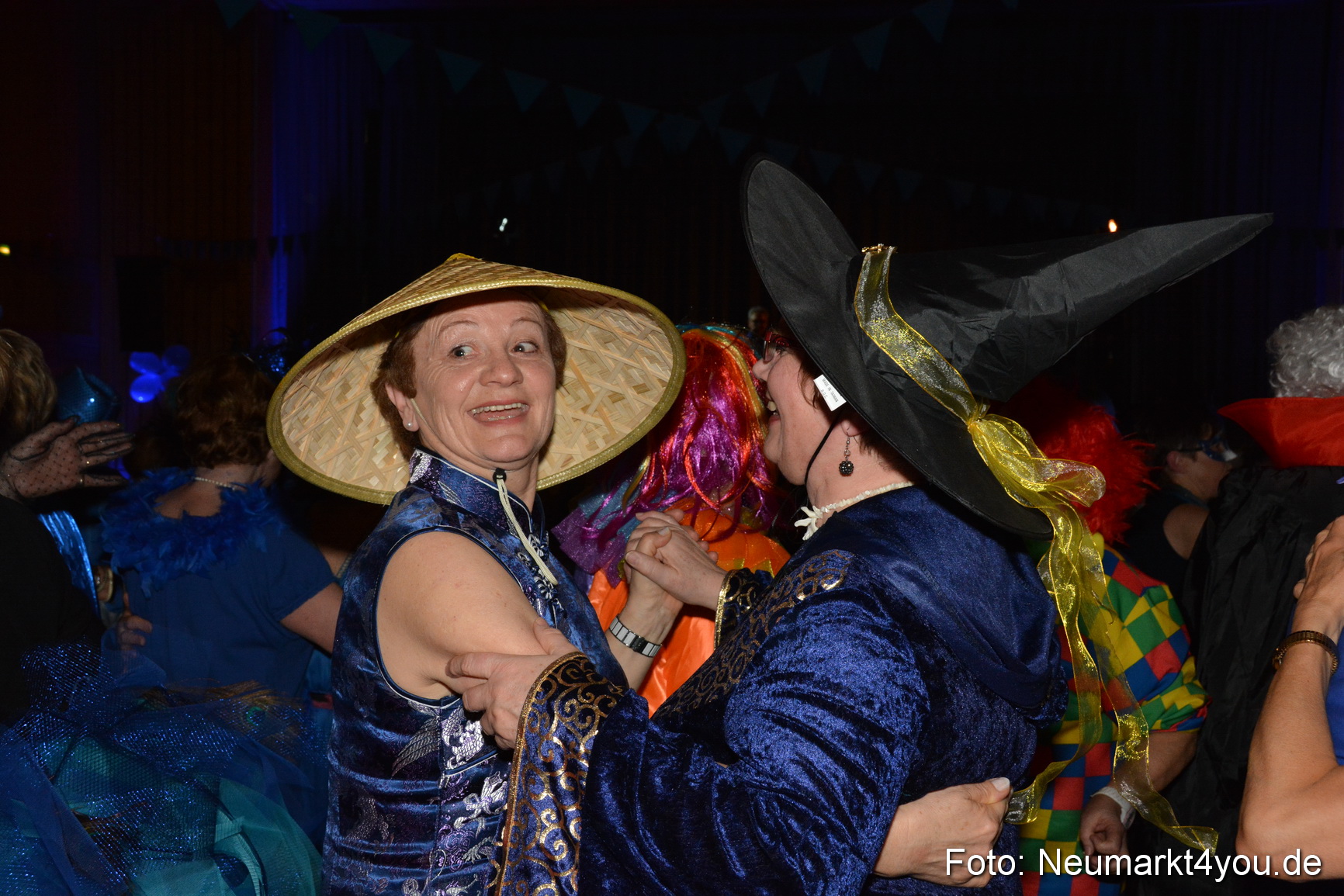 Weiberfasching Neumarkt 230217 0088