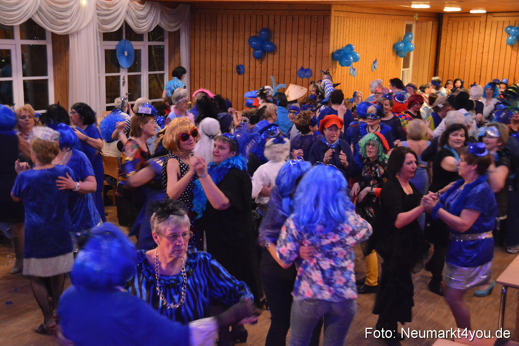 Weiberfasching Neumarkt 230217 0093