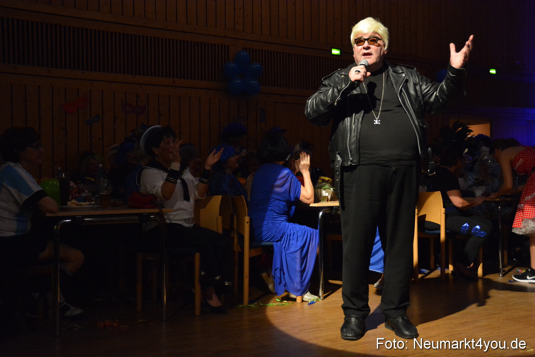 Weiberfasching Neumarkt 230217 0105