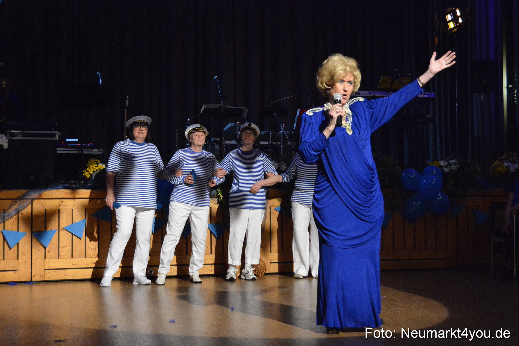 Weiberfasching Neumarkt 230217 0110