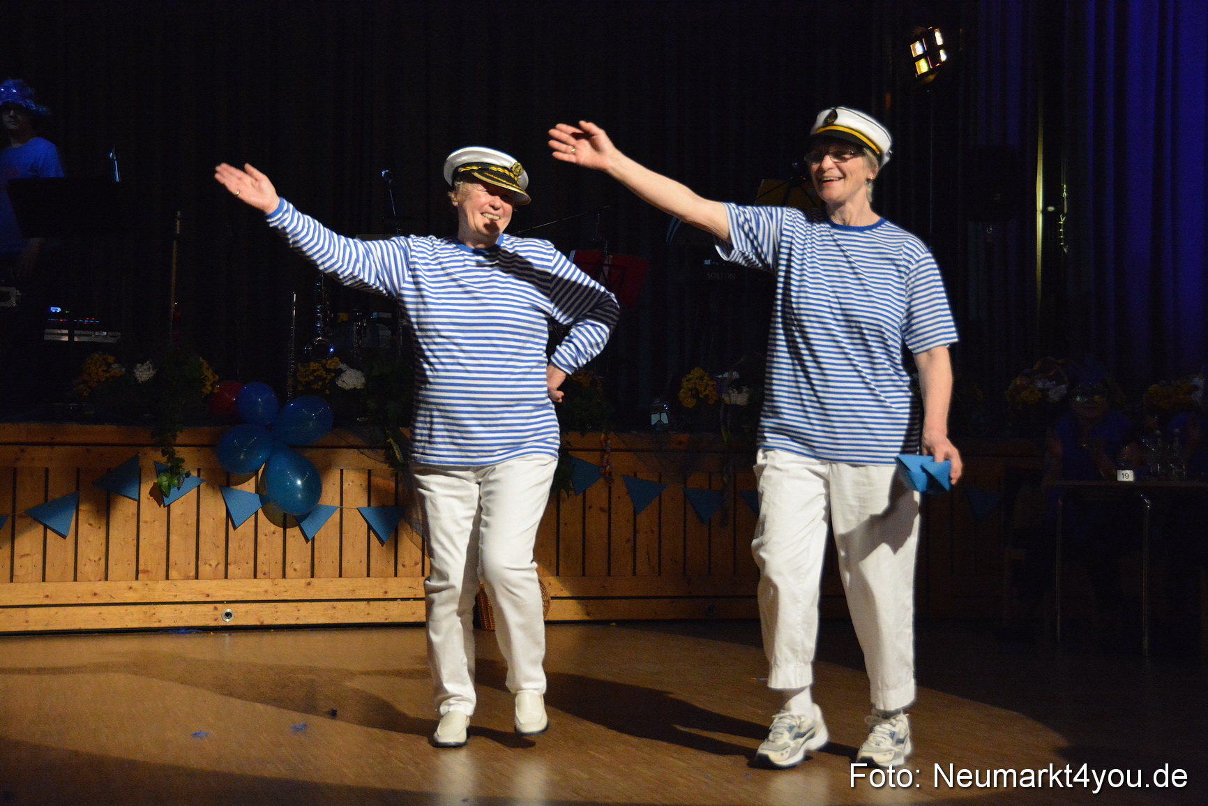 Weiberfasching Neumarkt 230217 0113