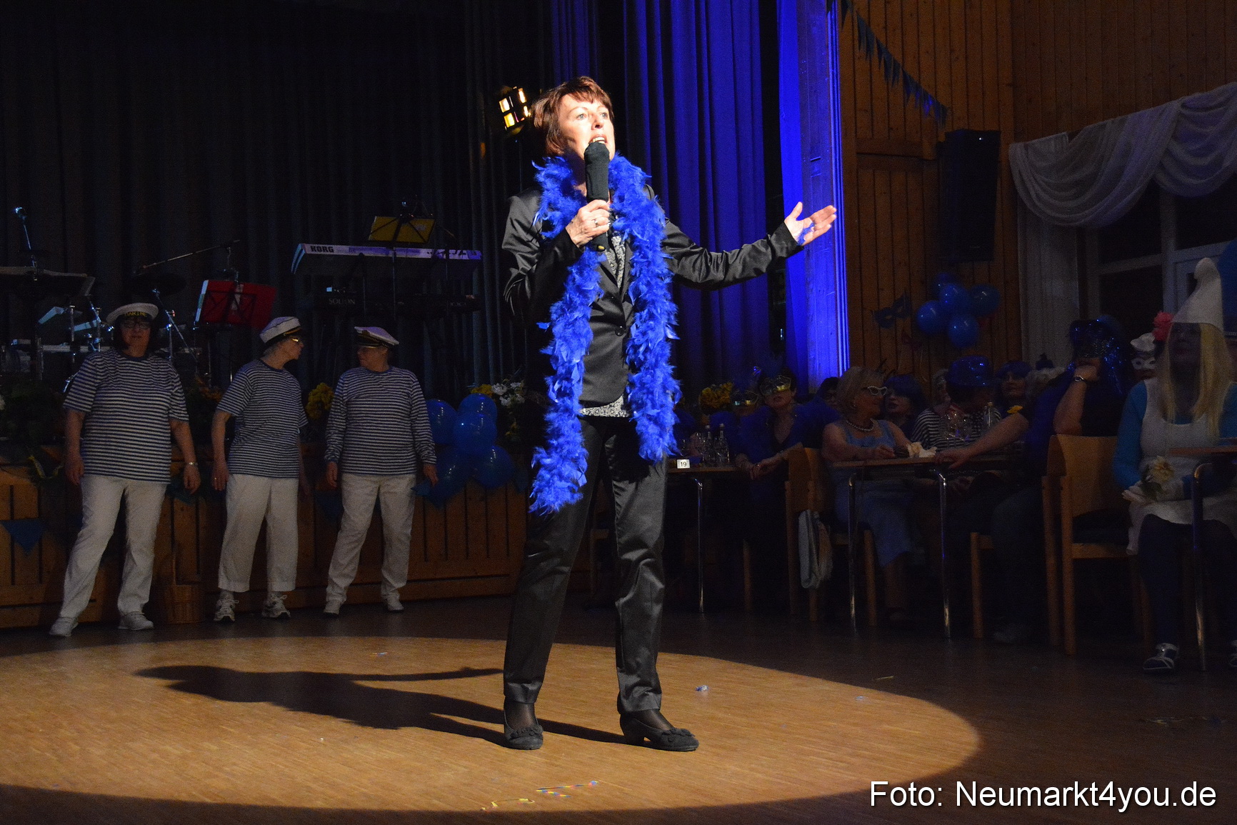 Weiberfasching Neumarkt 230217 0115