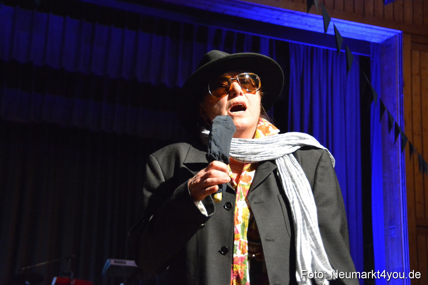 Weiberfasching Neumarkt 230217 0117