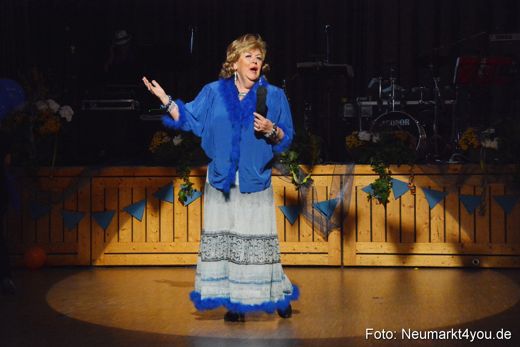 Weiberfasching Neumarkt 230217 0118