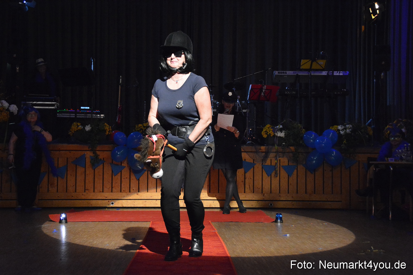 Weiberfasching Neumarkt 230217 0141