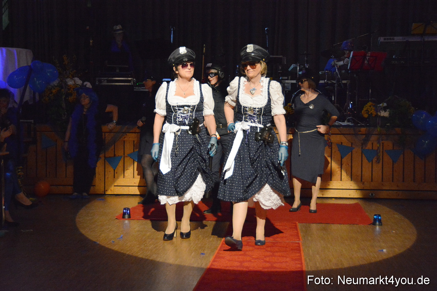 Weiberfasching Neumarkt 230217 0145