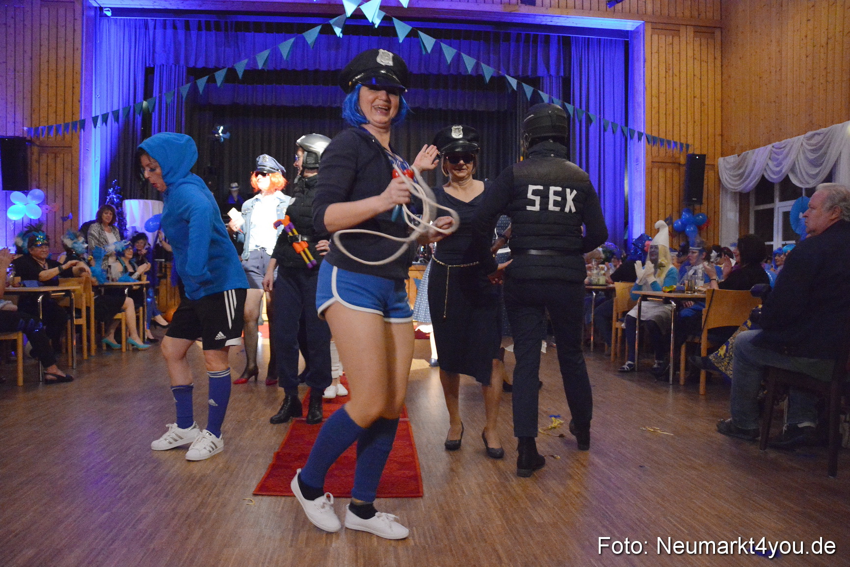 Weiberfasching Neumarkt 230217 0146