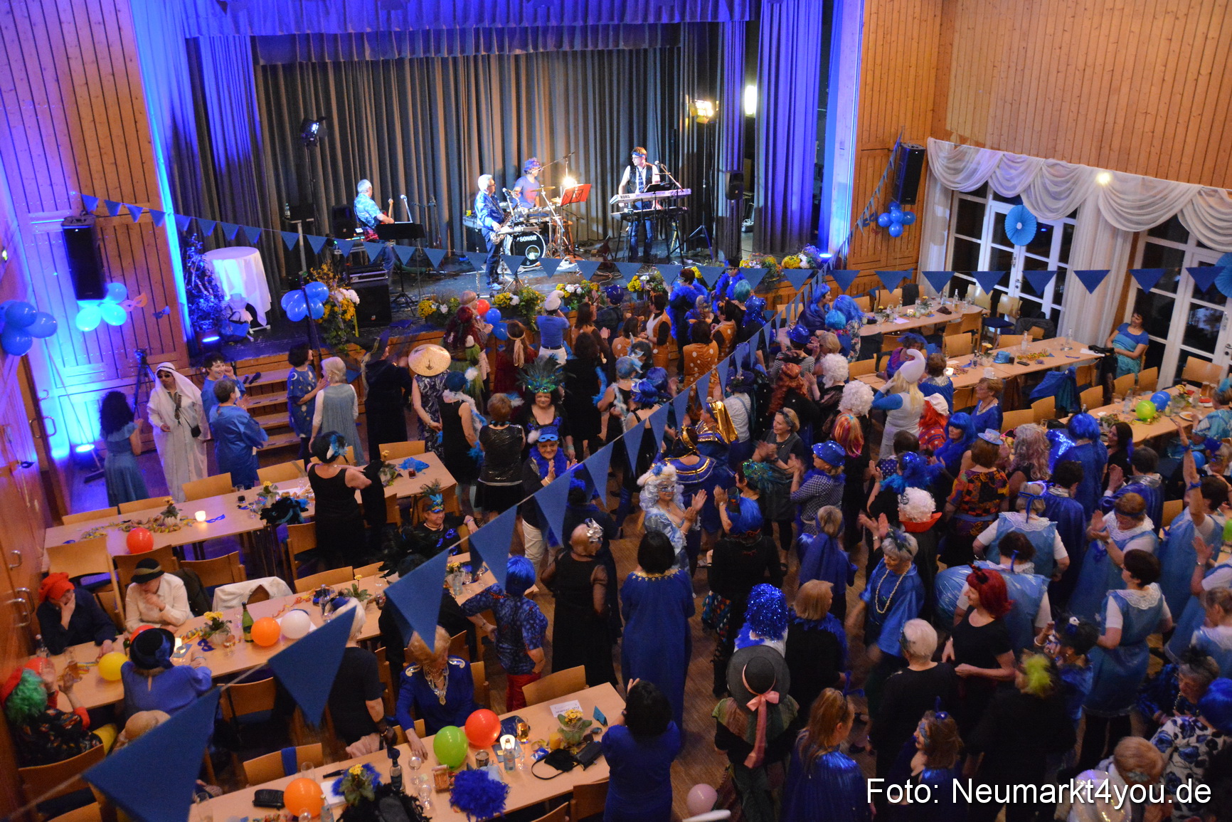 Weiberfasching Neumarkt 230217 0150