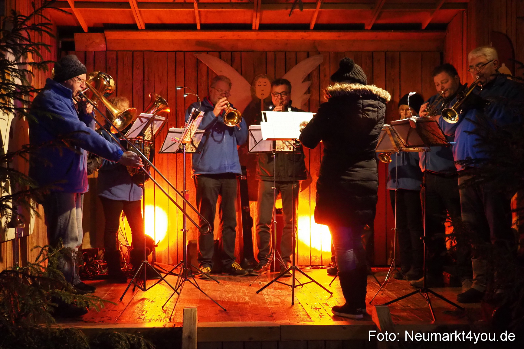 Weihnachtsmarkt Neumarkt 231217 0002