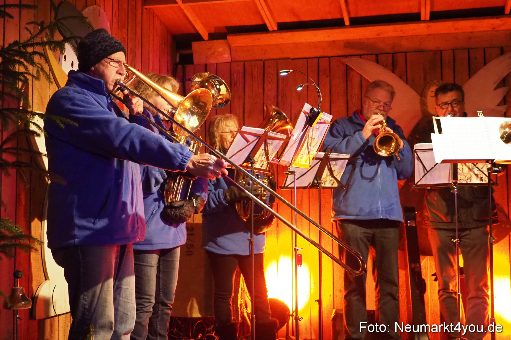 Weihnachtsmarkt Neumarkt 231217 0003