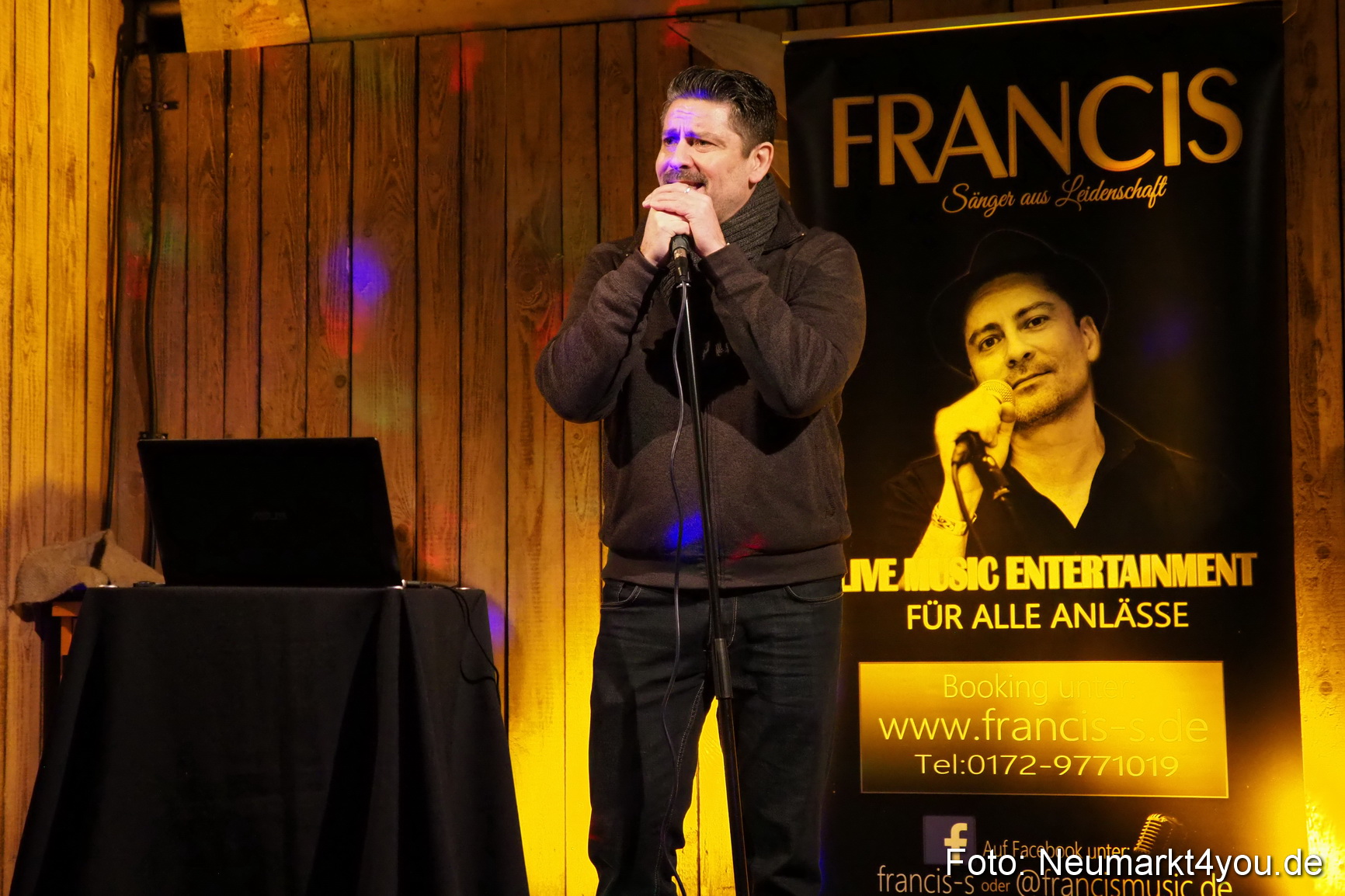 Weihnachtsmarkt Neumarkt 231217 0004