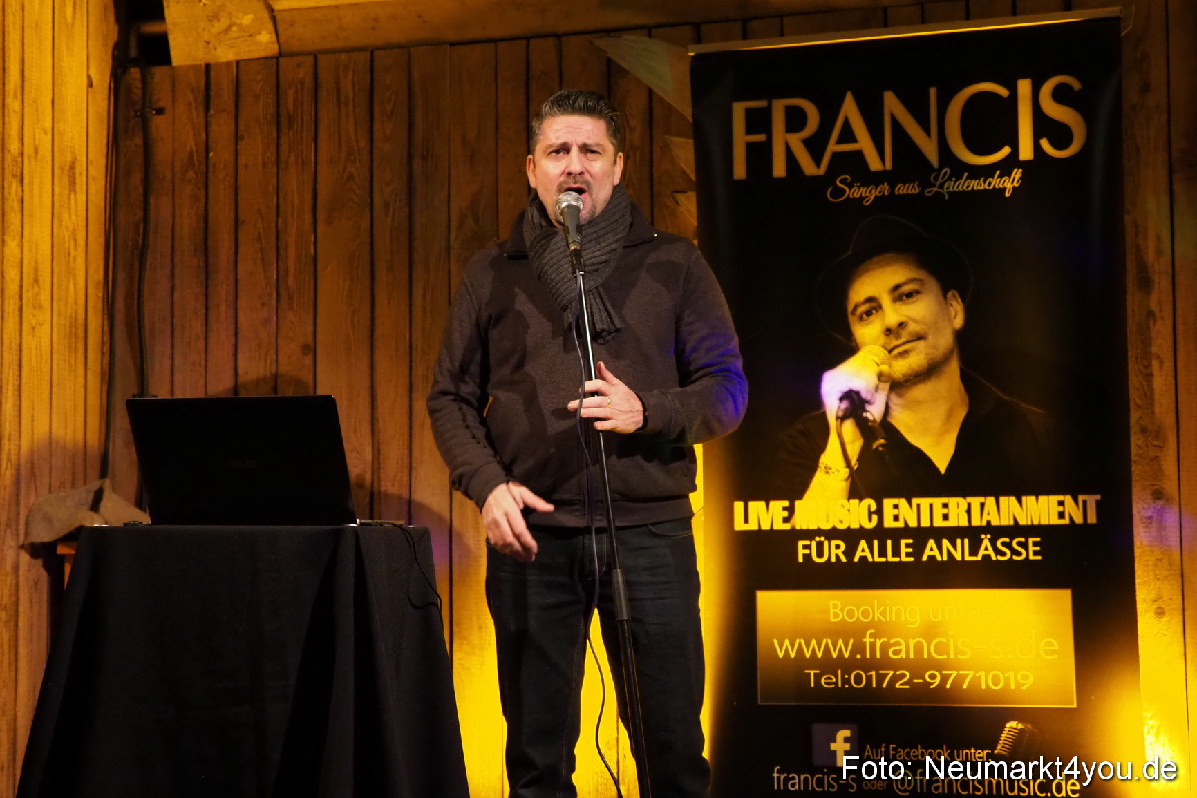 Weihnachtsmarkt Neumarkt 231217 0005