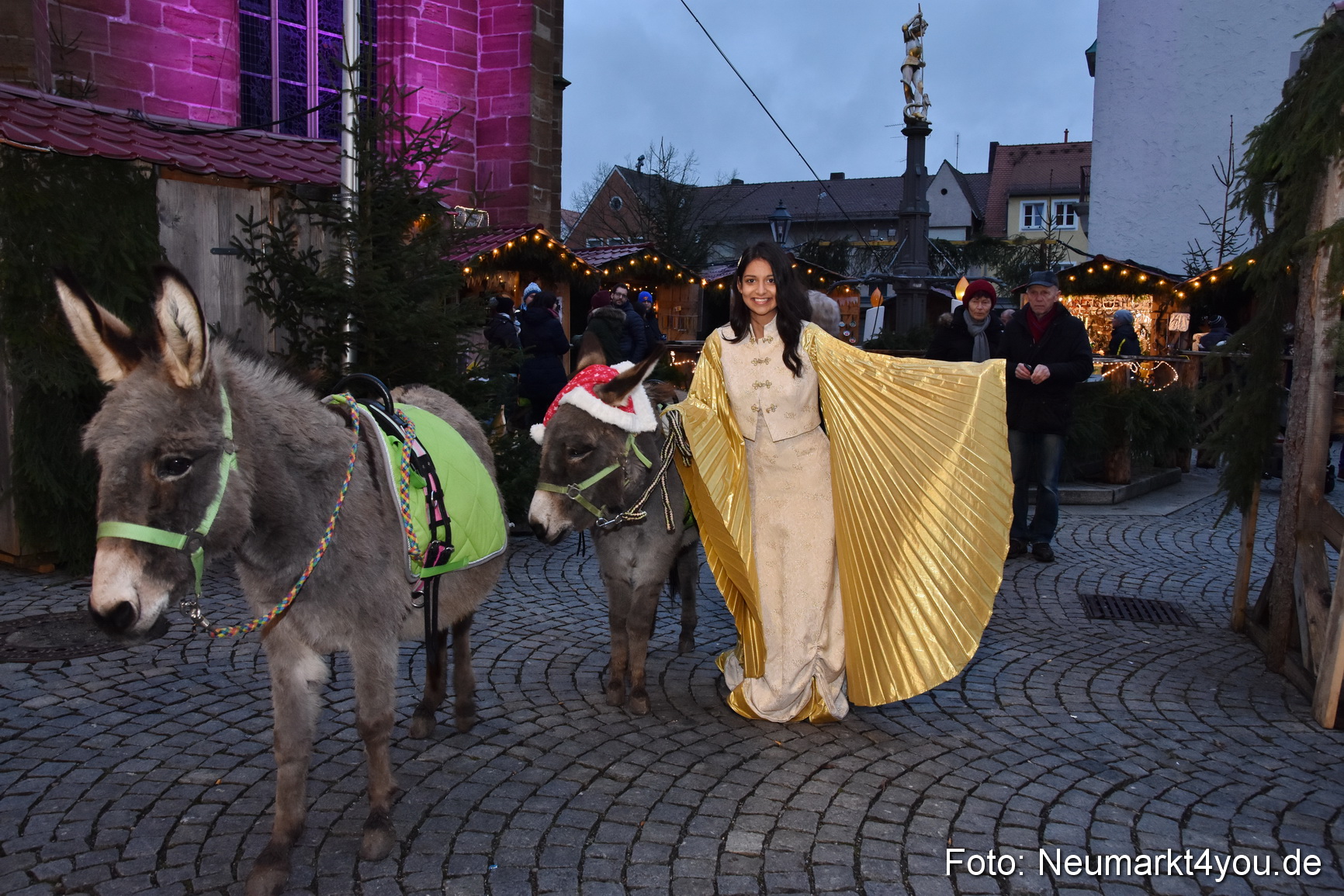 Weihnachtsmarkt Neumarkt 231217 0006
