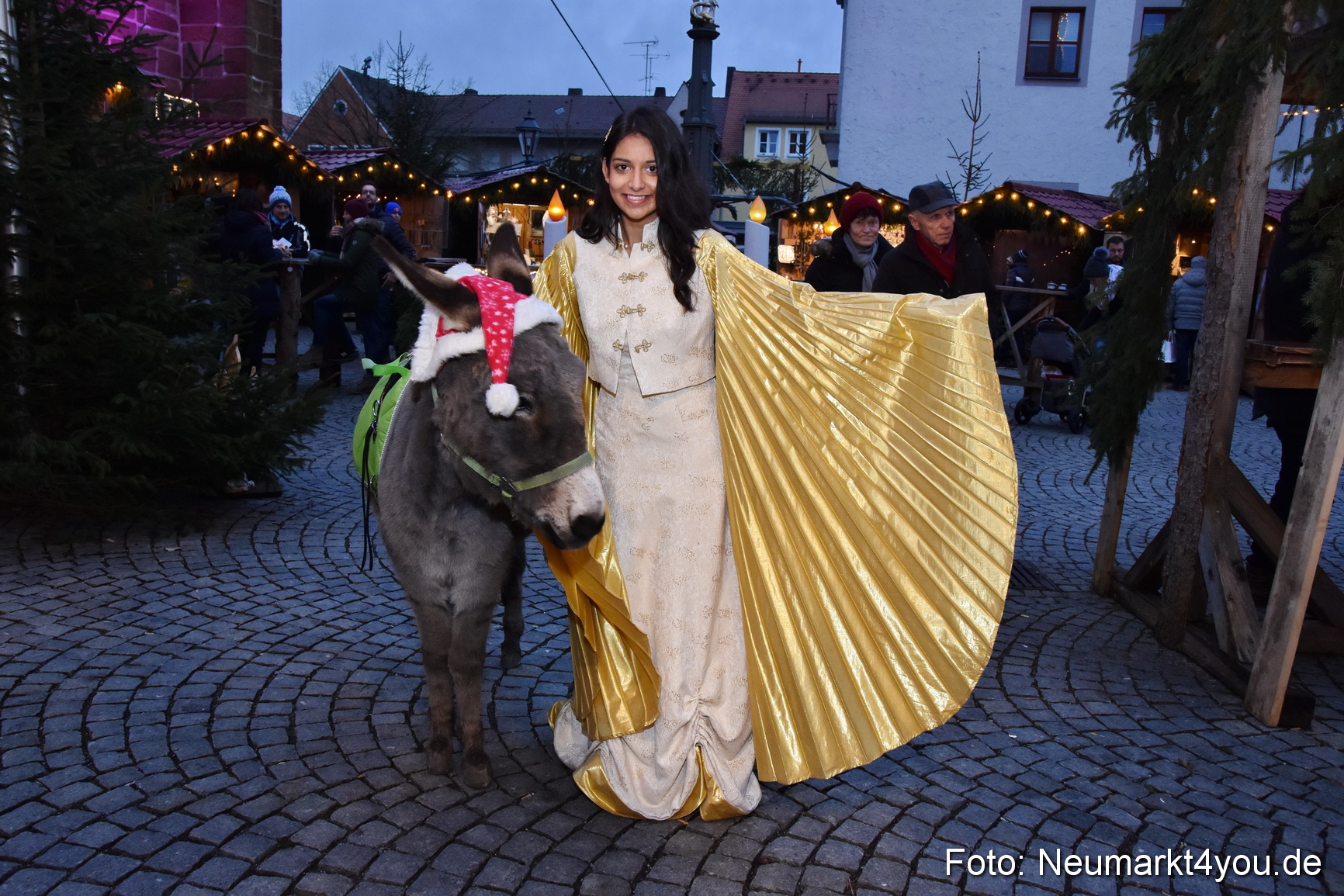 Weihnachtsmarkt Neumarkt 231217 0008