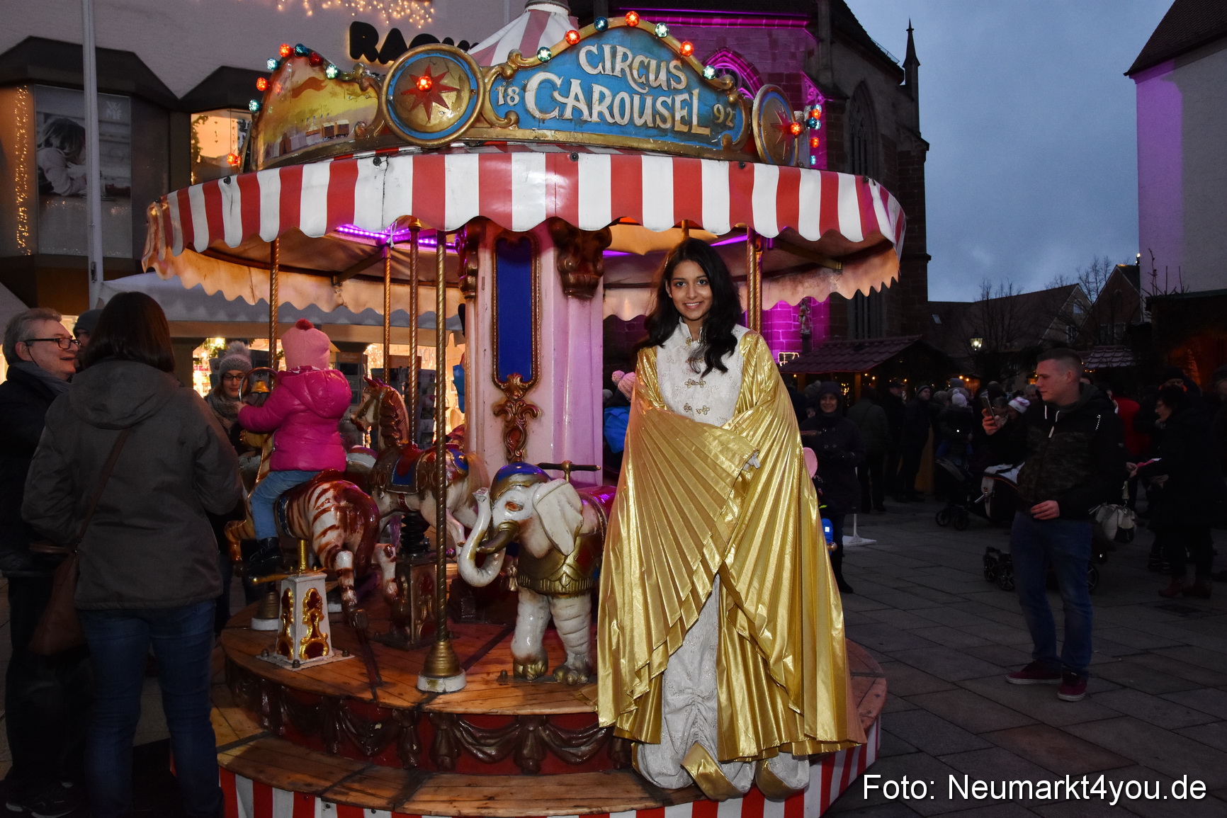 Weihnachtsmarkt Neumarkt 231217 0010