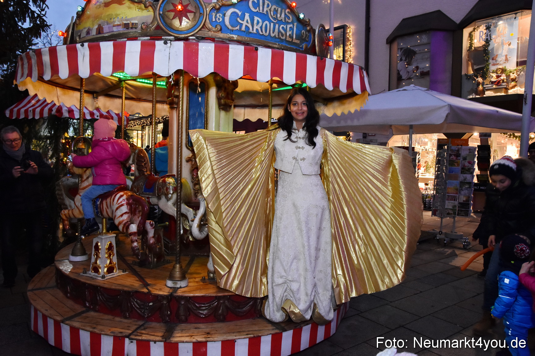 Weihnachtsmarkt Neumarkt 231217 0011