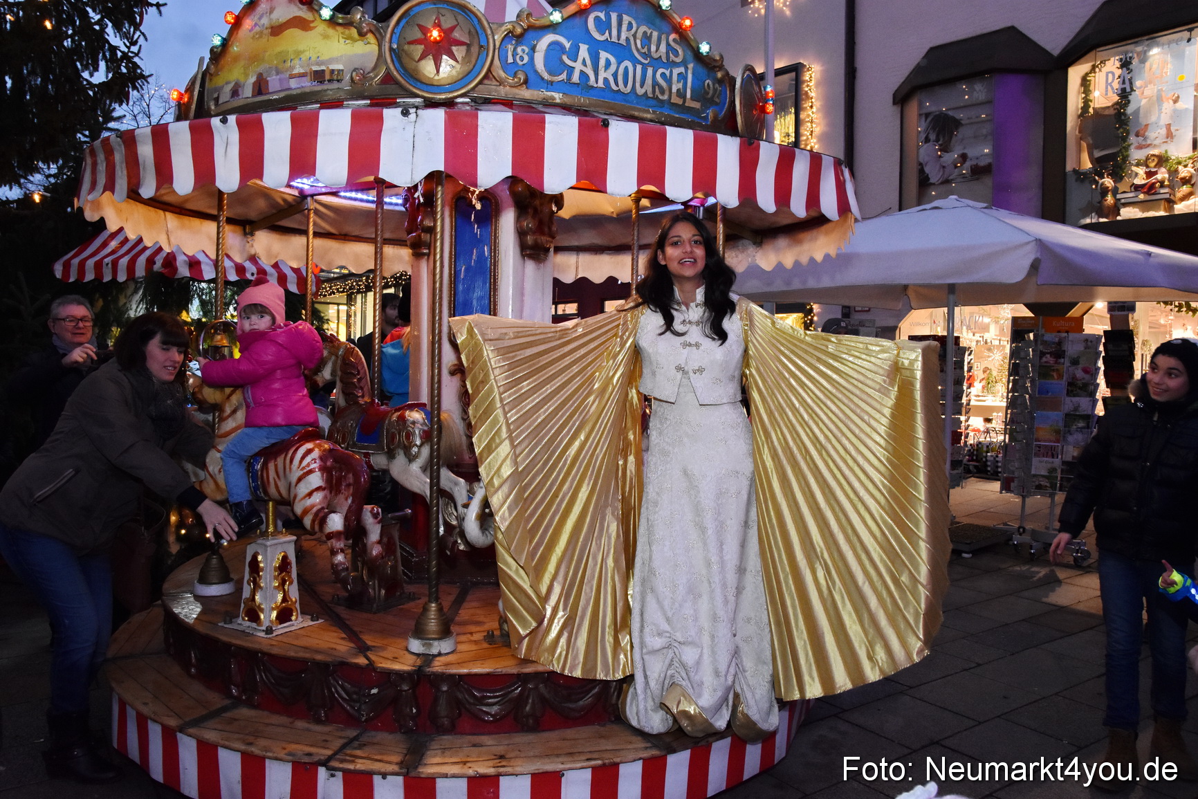 Weihnachtsmarkt Neumarkt 231217 0012